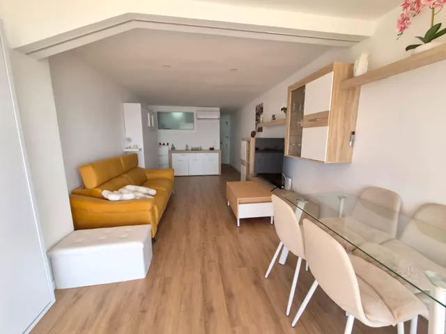 Estudio Reformado en Primera Línea de Playa Levante Benidorm - foto 4