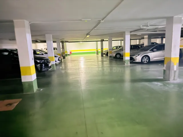 AMPLIA PLAZA DE GARAJE, CON BUENA DISPOSICION DE MANIOBRA Y  - foto 2