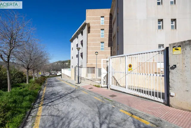 Piso en venta en Carretera de la Sierra — 25