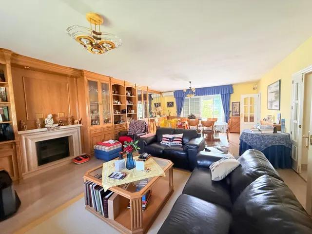 VENTA EN PLENO DOMINIO · Gran chalet de 545 m2 con placas so - foto 4