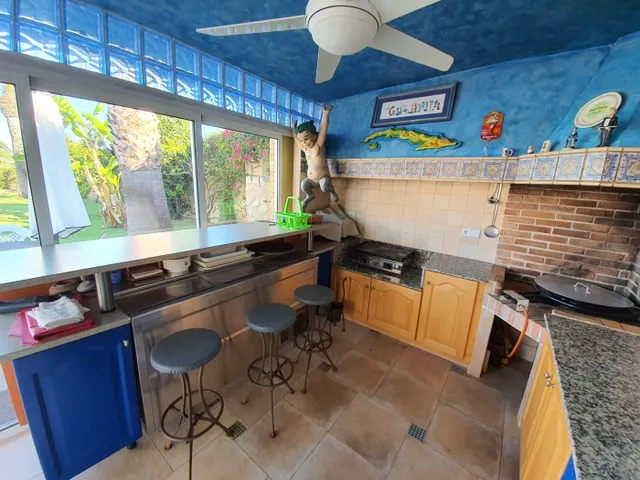 Chalet individual en una de las urbanizaciones mas exclusivas de Benidorm — 35