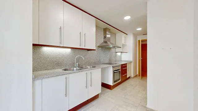 Poblenou: luz natural, dos amplias habitaciones y parking y trastero incluidos en el precio. — 30
