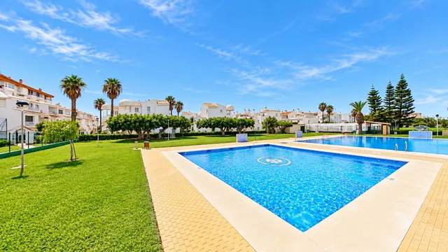 Exclusivo piso todo exterior en Laguna Beach, Torrox — 40