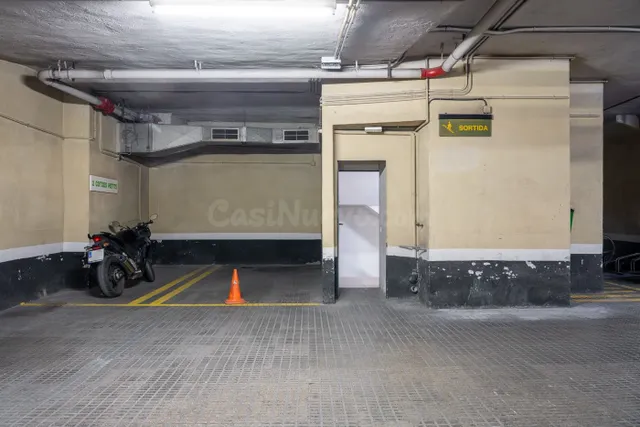Parking 9m² en alquiler - Casc Antic — 5