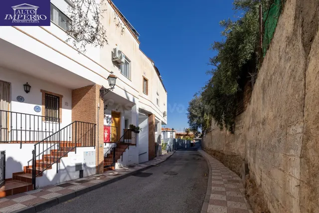 MARAVILLOSA CASA A POCOS MINUTOS DEL CENTRO DE LA ZUBIA - foto 4