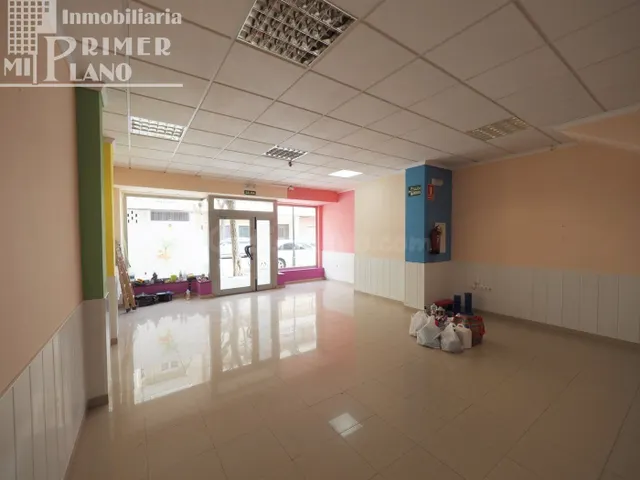*Espectacular local en venta o alquiler situado en c/Dña Cri