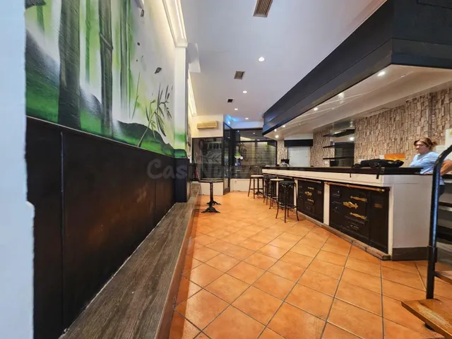 Amplio Local Comercial en Venta en Ourense - Zona Veintiuno - foto 4