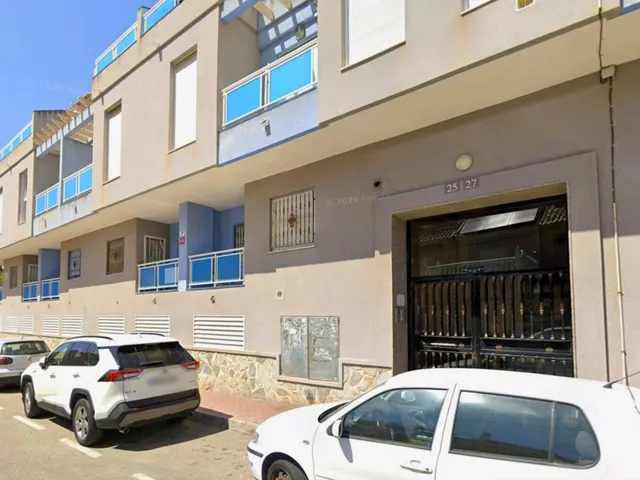 Apartamento céntrico, luminoso, y elegantemente reformado (1.ª planta). Balcón con orientación este, piscina comunitaria y a solo 800 m de Playa del Cura. — 30