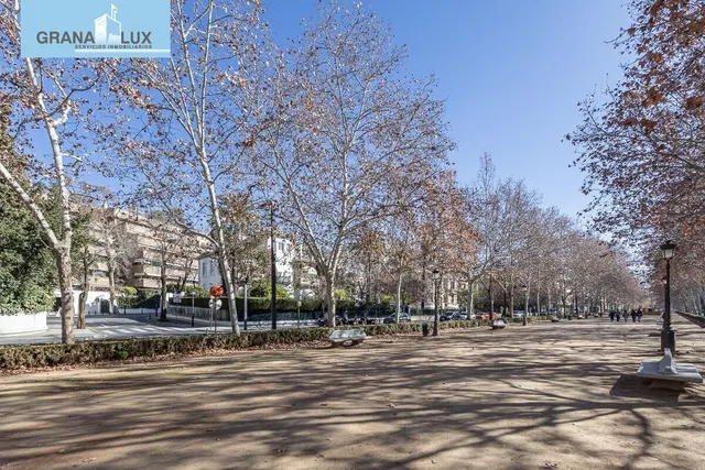 EXCLUSIVO PISO CON JARDÍN PRIVATIVO EN UNA DE LAS MEJORES URBANIZACIONES DE GRANADA — 50
