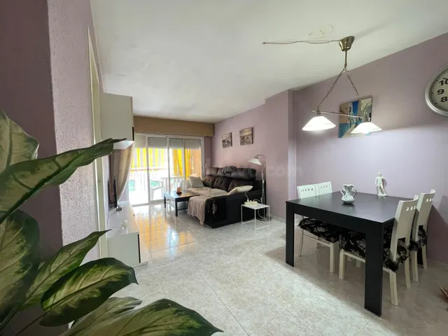 Amplia vivienda con terraza en zona Barri de França — El Ven