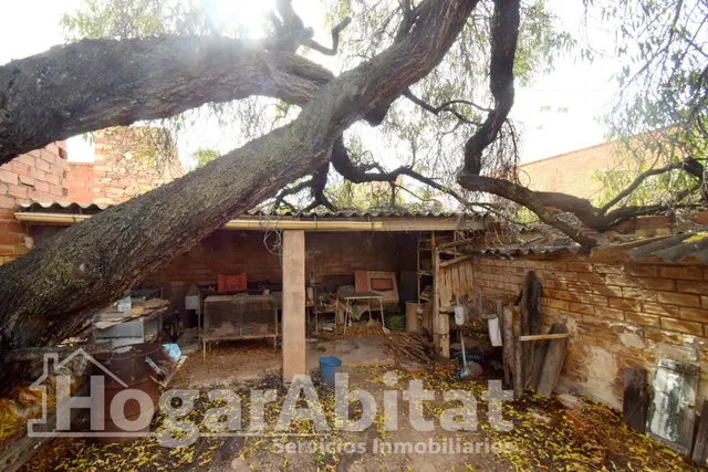 ¡OPORTUNIDAD ÚNICA! AMPLIA CASA PARA REFORMAR CON PATIO Y TRASTERO — 8