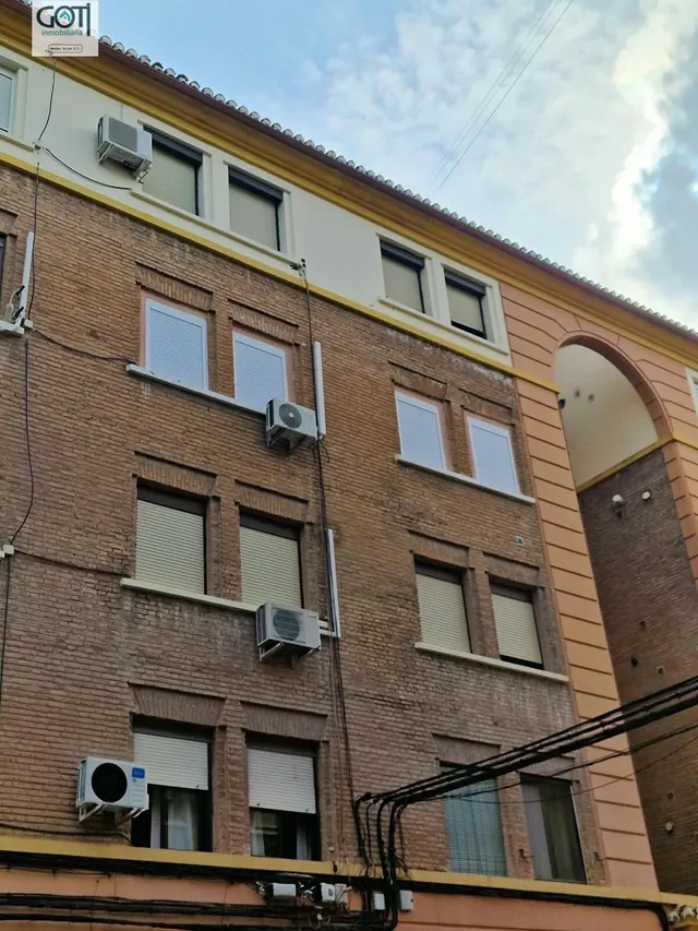 Amplio y Luminoso Piso en el Corazón de Granada por €900 — 23