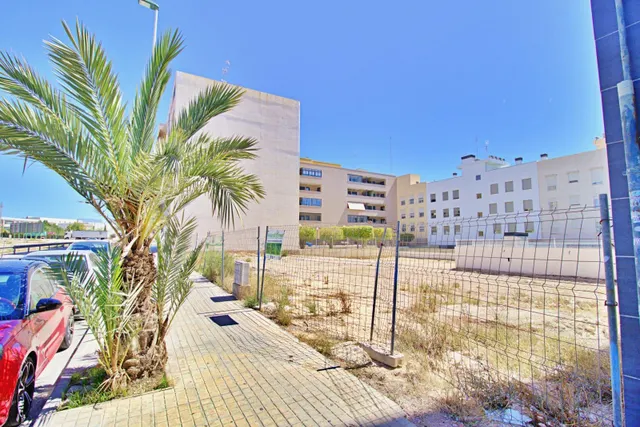 SOLAR URBANO DONDE PUEDES EDIFICAR BAJO + 5 ALTURAS !!