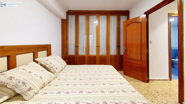 Piso totalmente exterior de 4 habitaciones con ascensor en  Ayora – Blasco Ibáñez — 10
