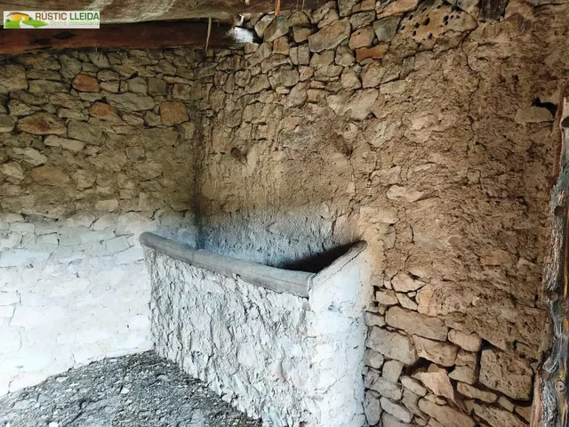 Finca rústica en venta cerca del monasterio del tallat, con cabaña de piedra. — 4