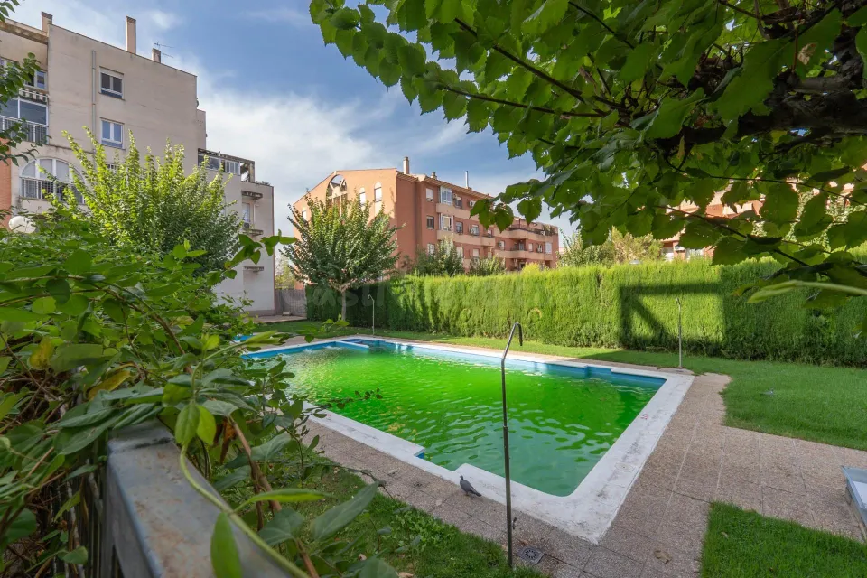 PISO DE 3 DORMITORIOS 2 BAÑOS CON PISCINA, GARAJE Y TERRAZA CON VISTAS DESPEJADAS EN PARQUE NUEVA GRANADA