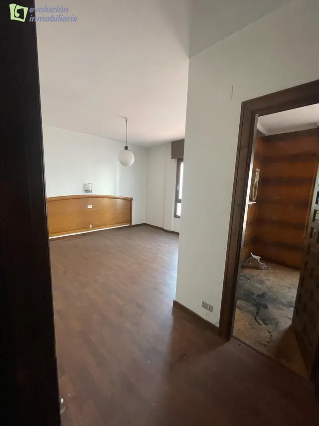 EDIFICIO/ HOTEL EN MERINDADES. IDEAL NEGOCIO RURAL — 35