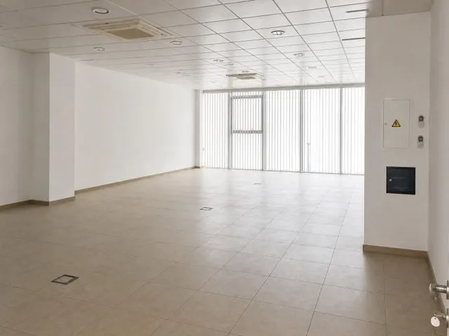 LOCAL DE 120 M2 EN PARQUE EMPRESARIAL DE ANTEQUERA - foto 3