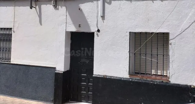 SE VENDE casa adosada OKUPA en C Zurbaran 5 de Alcalá de Gu
