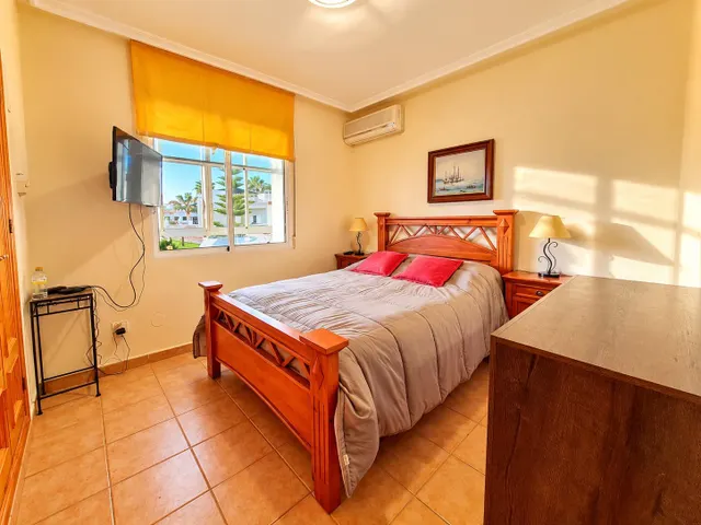 Apartamento con garaje, piscina y terraza orientada al suroeste en Torrevieja — 6