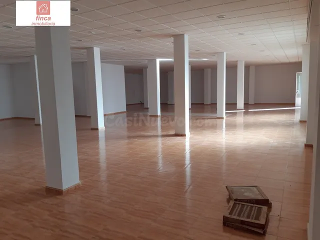 MONTIJO, ALQUILER LOCAL COMERCIAL EN ZONA DE PASO AMPLIO, DI - foto 2
