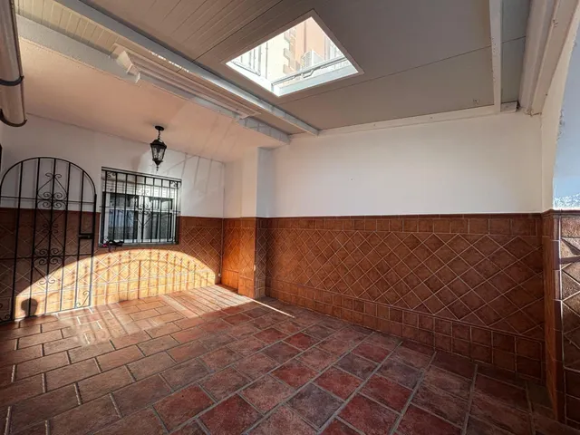 VIVIENDA CON PATIO, GARAJE Y COCINA EXTERIOR EN ZONA RESIDENCIAL — 19