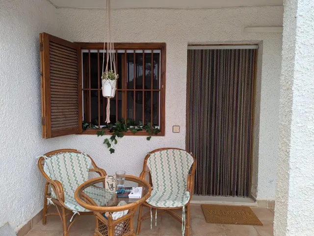 Encantador bungalow con amplia terraza privada y piscina comunitaria en El Chaparral, Torrevieja — 7