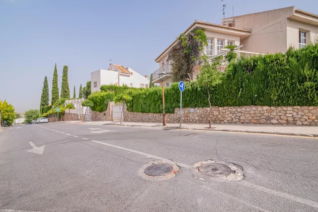 Chalet independiente en esquina en una zona muy buena de Huétor Vega — 3