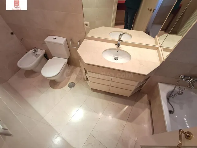 ALQUILER EN MONTIJO, ZONA CENTRO, PISO AMUEBLADO, CON ASCENS - foto 5