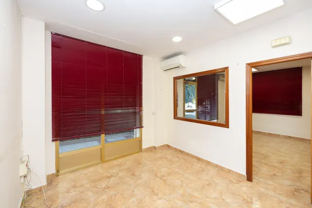Local de 50 m2 cerca del centro de Granada con posibilidad de cambio de uso a vivienda — 18