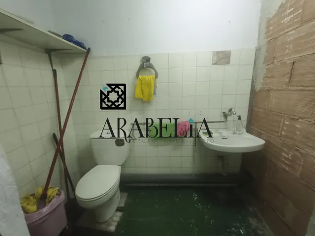 GRAN LOCAL EN ZONA GIMNASIO AIRA,TELETUBIES — 9
