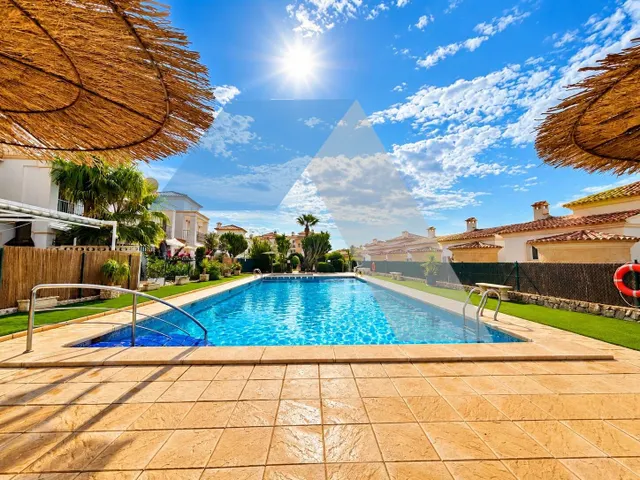 BUNGALOW A ESCASOS METROS DE LA PLAYA!