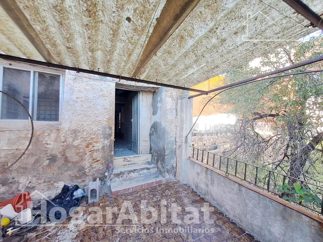 AMPLIA CASA CON 2 TERRAZAS PARA REFORMAR EN EL CENTRO — 21