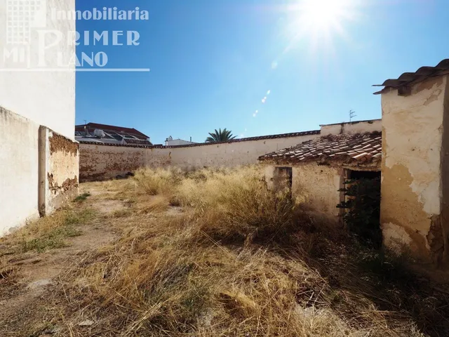 Se vende solar de 261 m2 con 5 de fachada en zona centro de  - foto 5