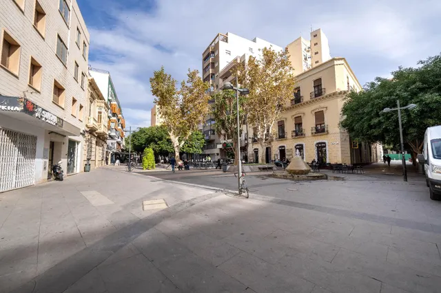 Vivienda en el centro de Almería para reformar. — 21