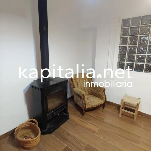 Alquiler de casa amplia en Navarrés ideal para empresas – Gr - foto 3
