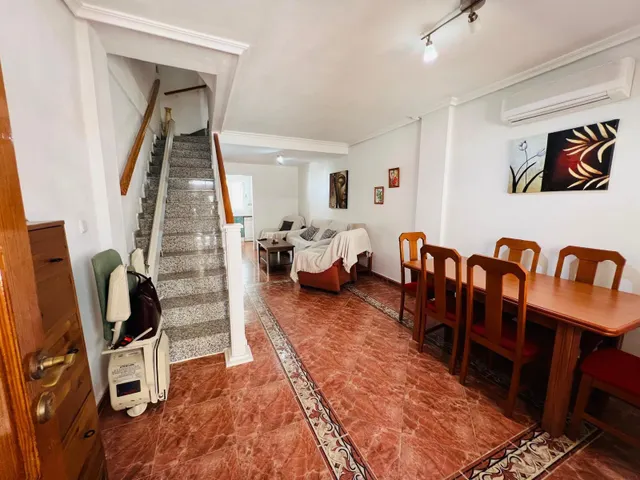 Chalet adosado de 3 dormitorios con garaje y piscina comunitaria en Playa Flamenca — 10