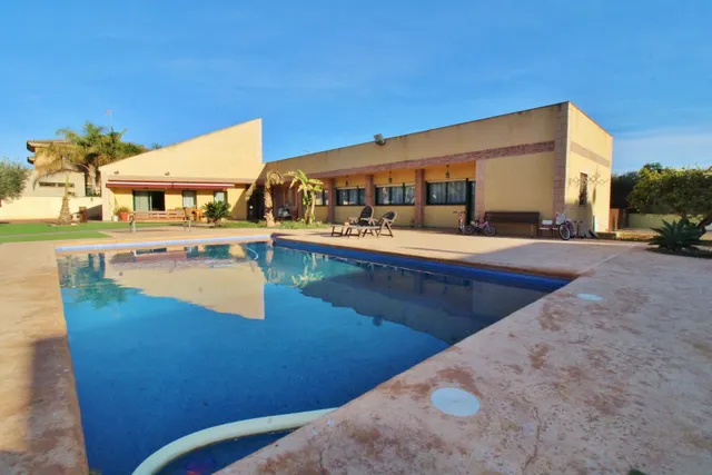 Excelente chalet en la mejor zona de Mutxamel - foto 4