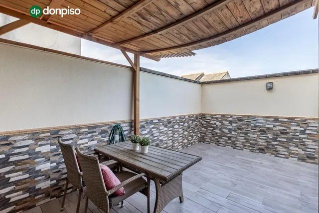 Amplia casa de 182 m2 con patio, gran sótano y a menos de 5 minutos del metro — 10