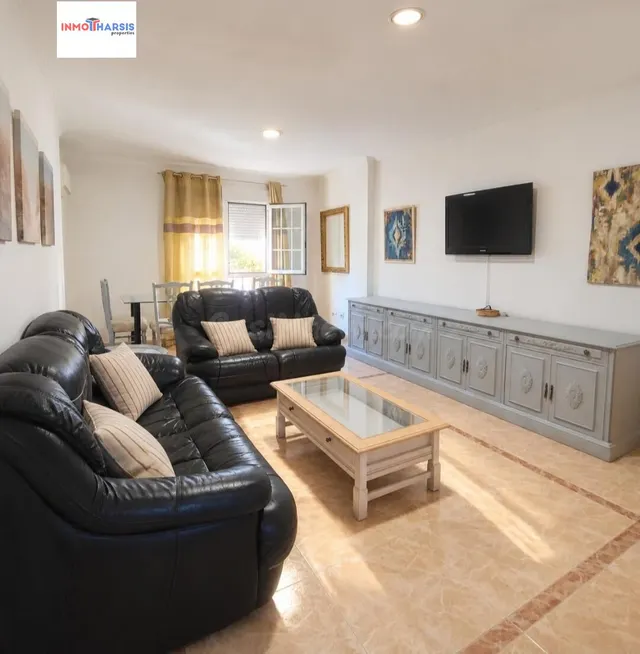 PISO AMPLIO Y LUMINOSO DE 4 habitaciones – IDEAL PARA ESTUDI - foto 2