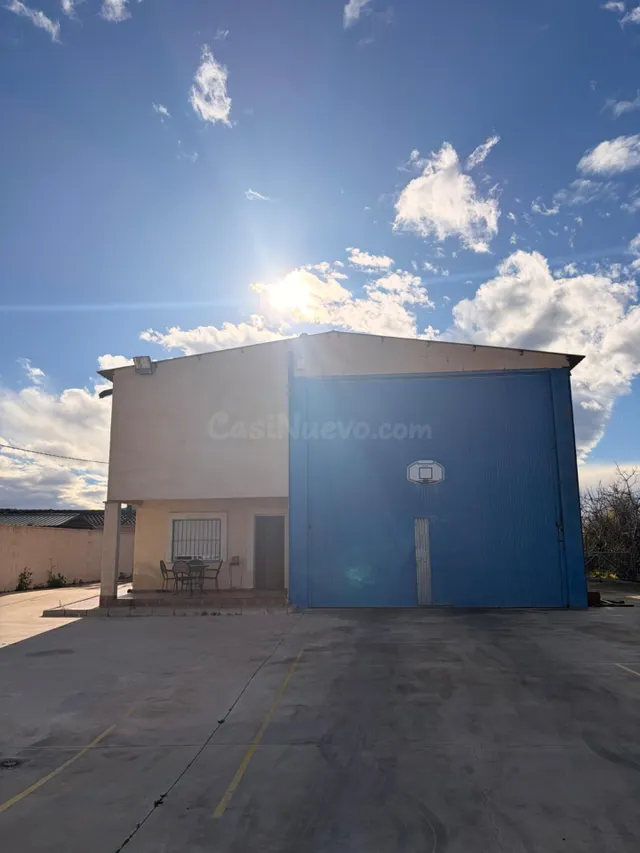 Parcela única con nave, vivienda tipo loft y zona de ocio en - foto 3