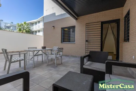 EXCLUSIVA!! Piso 3 dormitorios , 2 baños ,garaje y trastero . Gran patio  y piscina comunitaria . ROTA
