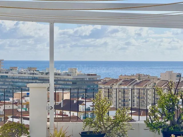 Ático con amplia terraza de 154 m2 y vistas panorámicas en los boliches, Fuengirola — 2