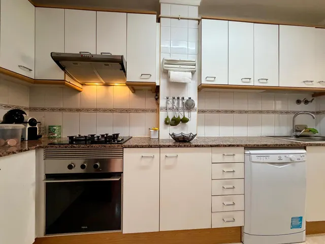 Excelente piso de 4 habitaciones con terraza, plaza de garaje y trastero en Roc Blanc (Terrassa) — 8