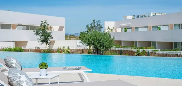 FANTASTICO BUNGALOW FRENTE A LA LAGUNA ROSA EN TORREVIEJA A ESTRENAR — 26