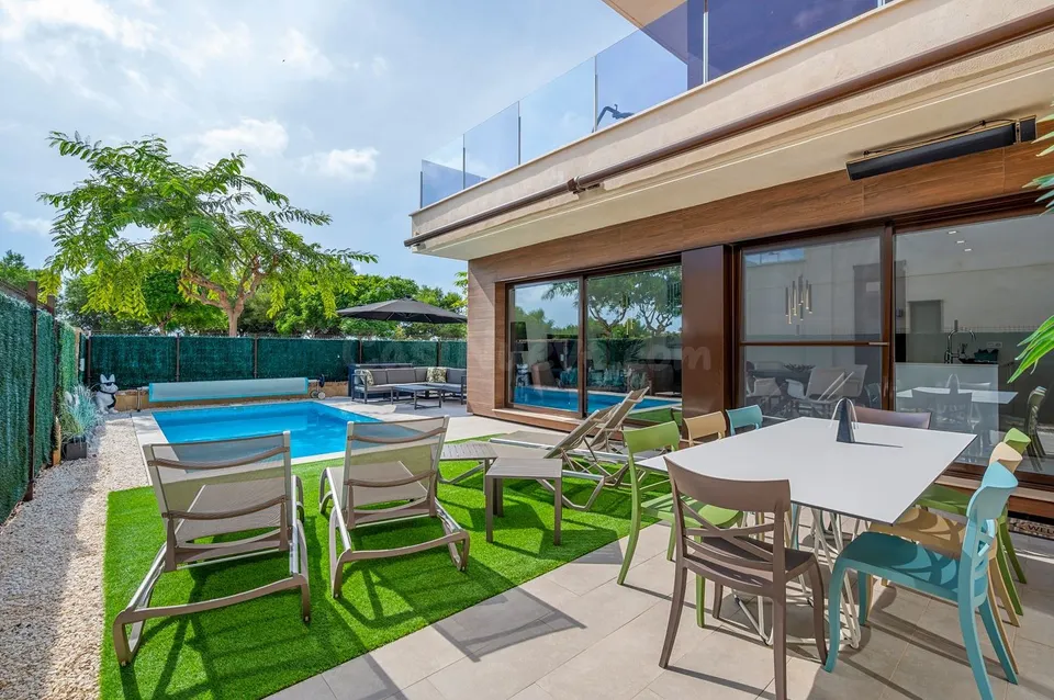 VILLA DE 3 DORMITORIOS Y 3 BAÑOS EN SAN JAVIER ( RODA )
