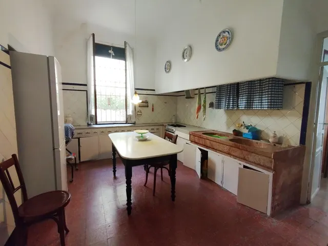SE VENDE CASA INDEPENDIENTE EN NOVELDA — 24