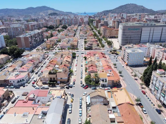 Piso bajo en Ciudad Jardín para reforma integral. — 28