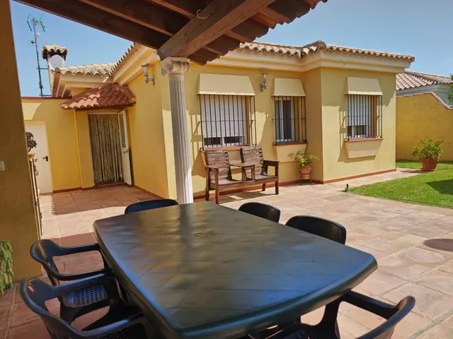 CHALET CON PISCINA EN SANCTI PETRI — 20