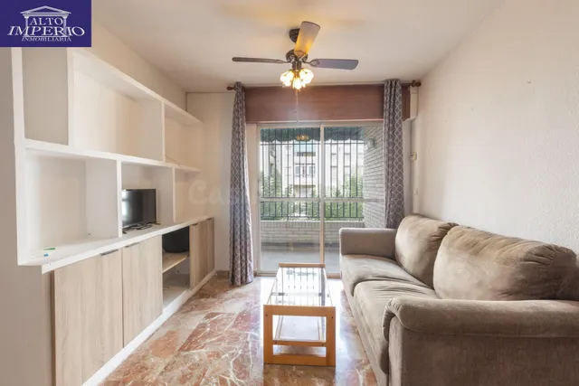 Piso en venta de tres dormitorios dos baños en urbanización  - foto 2